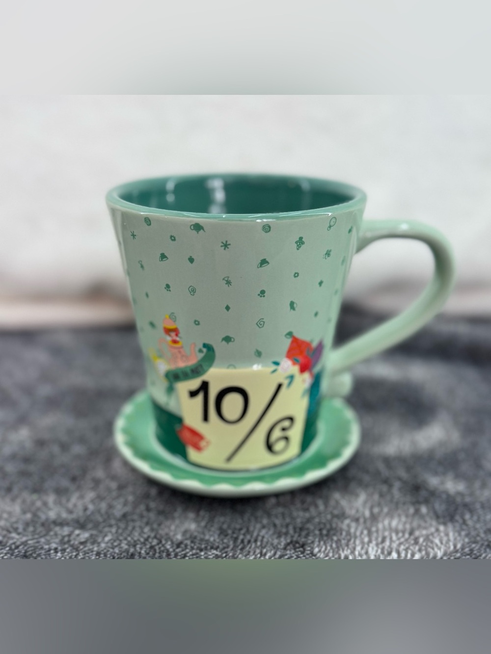Alice in Wonderland Mad Hatter 10/6 Green Hat Coffee Tea Mug Disney Parks
